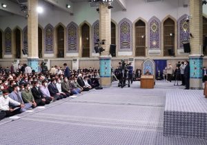 رهبر انقلاب: جلسه اقتصادی سران قوا امری موقت و برای مقاصد خاص است/ کجای دنیا برای مسائل گوناگون کشور رفراندوم برگزار می‌کنند؟