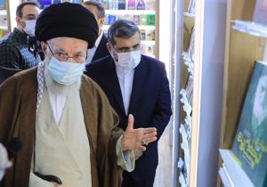 روایت بازدید سه ساعته رهبر انقلاب از سی و چهارمین نمایشگاه کتاب تهران