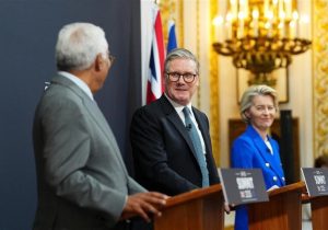 انگلیس و اتحادیه اروپا: برای حل موضوع هستهای ایران به مسیر مذاکره پایبندیم